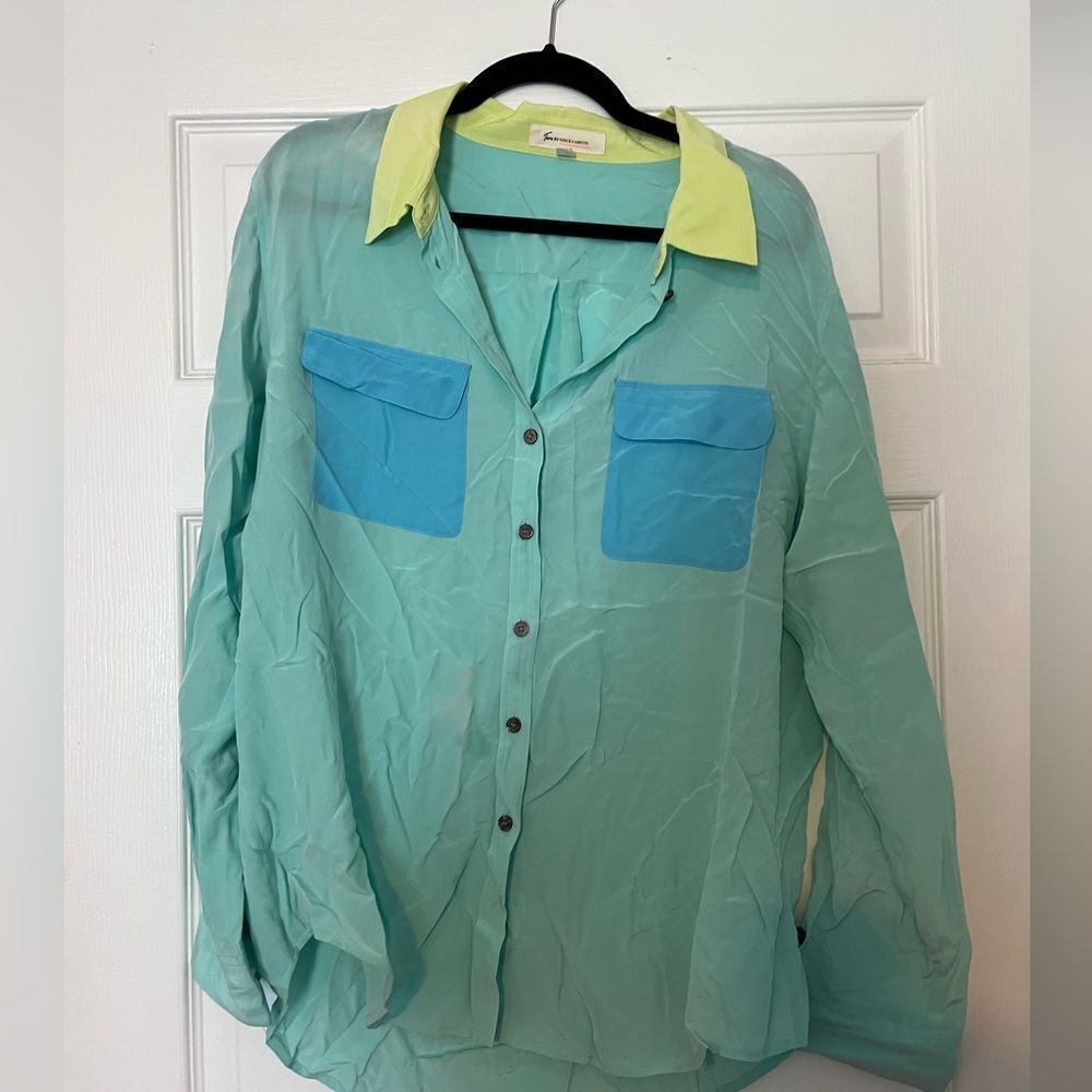 Two by Vince Camuto Blouse. Size Large.